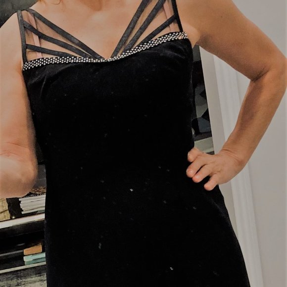 EVAN-PICONE black dress. Size 8 - Picture 2 of 7